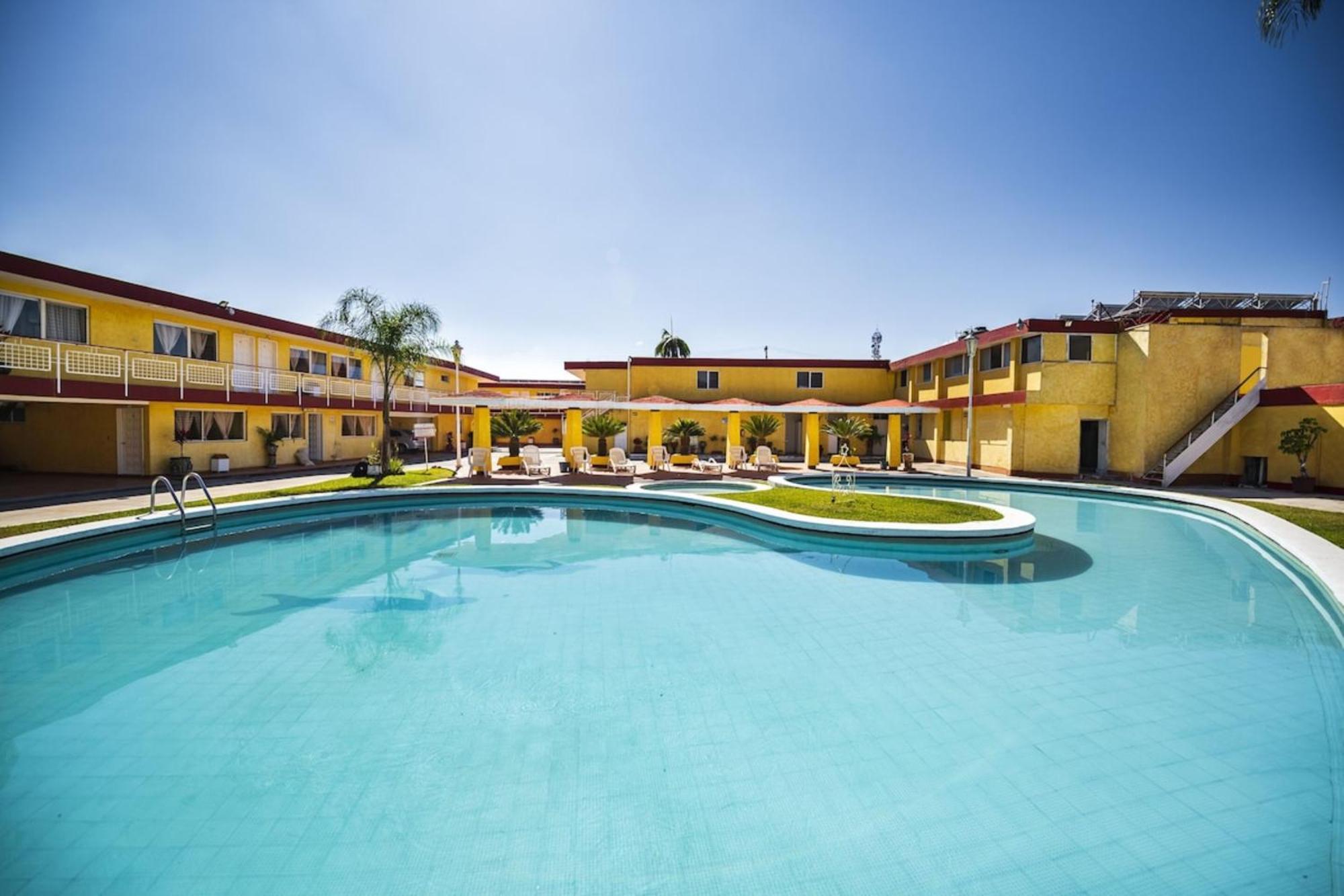 Hotel Capital O Colón, Ciudad Guzmán Jalisco Exterior foto