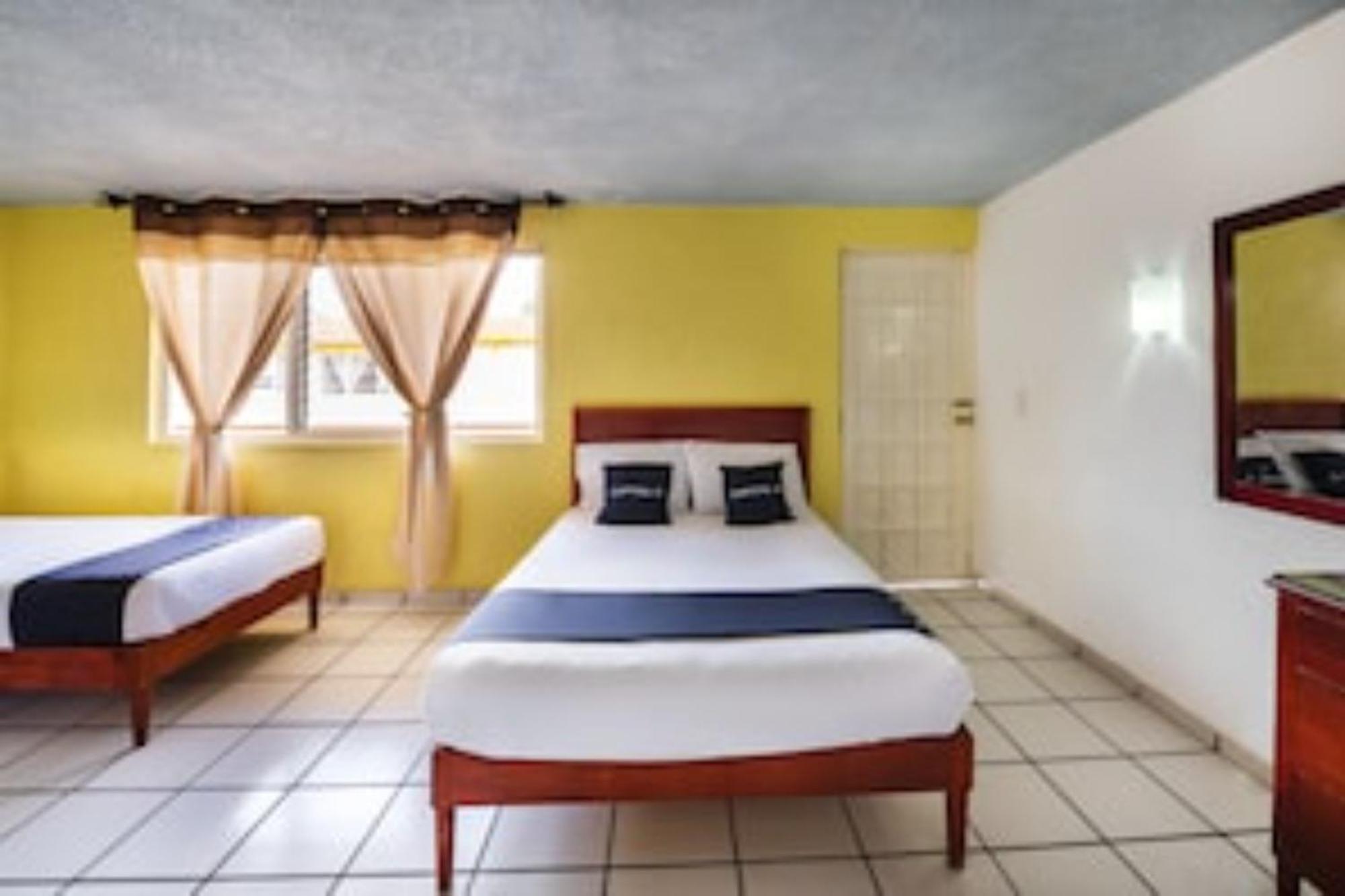 Hotel Capital O Colón, Ciudad Guzmán Jalisco Exterior foto