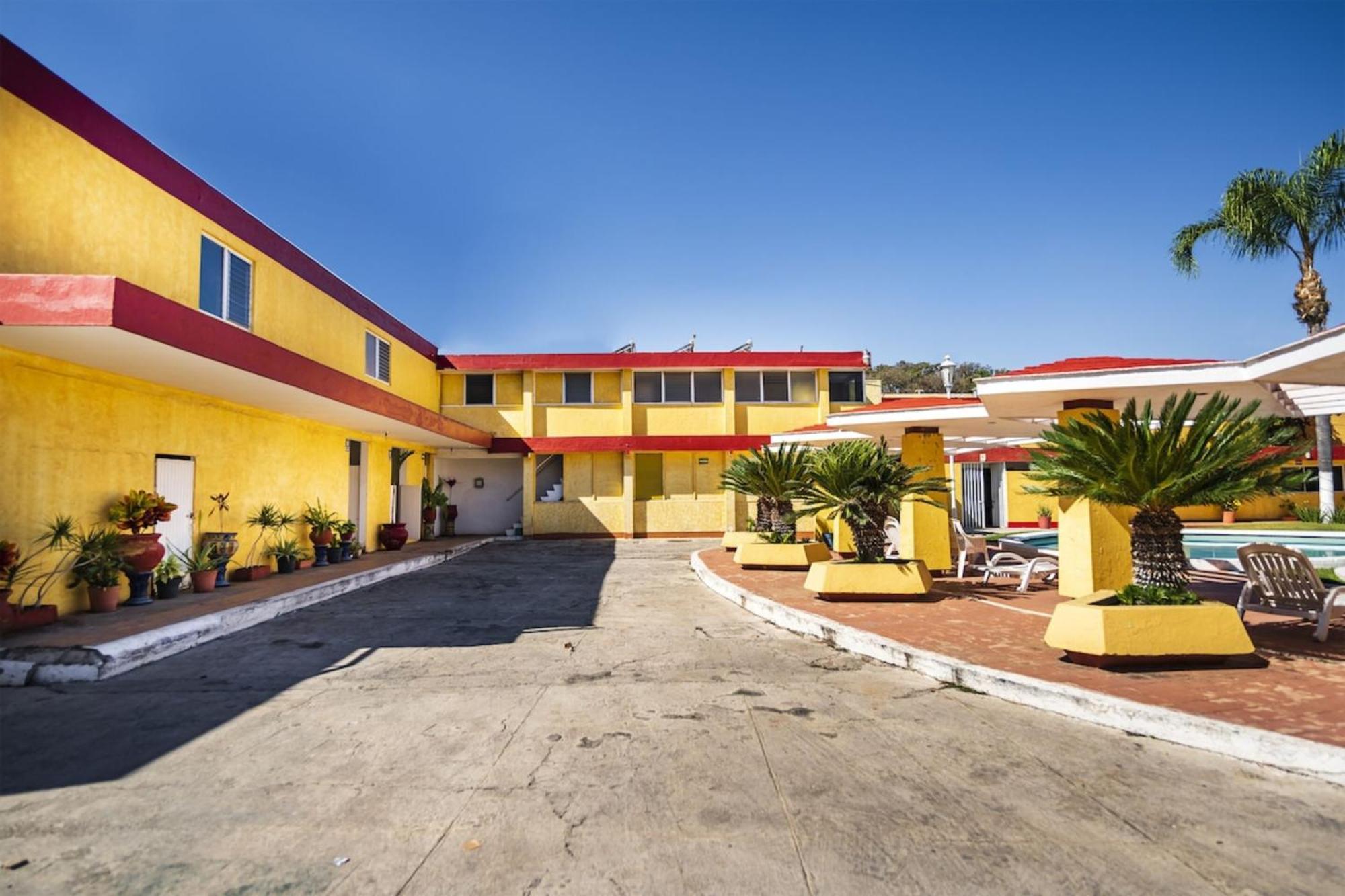 Hotel Capital O Colón, Ciudad Guzmán Jalisco Exterior foto